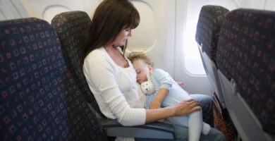 a que edad pueden viajar los bebes en avion