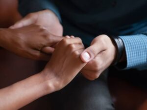 Cómo ayudar a los damnificados por el incendio en Chile apoyo-emocional