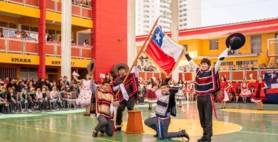 como es la escuela basica republica del ecuador en santiago
