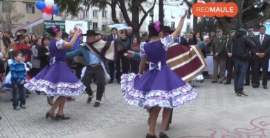 como es la vestimenta del huaso para bailar cueca en chile