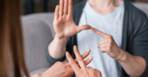 Cómo se enseña la lengua de señas chilena en las escuelas como-se-ensena-la-lengua-de-senas-chilena-en-las-escuelas