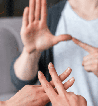 como se ensena la lengua de senas chilena en las escuelas