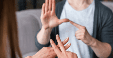 como se ensena la lengua de senas chilena en las escuelas