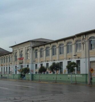 cuales son las caracteristicas del liceo polivalente emilia toro de balmaceda