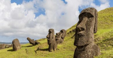 cuanto cuestan los pasajes a isla de pascua ida y vuelta