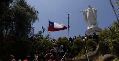 cuanto mide la virgen del cerro san cristobal en santiago