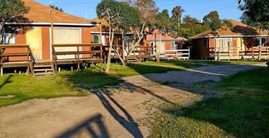 donde encontrar cabanas y camping en mar azul guanaqueros