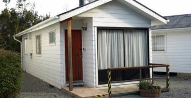 donde estan ubicadas las cabanas los pinis en puerto varas