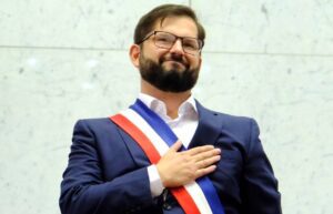 Quién otorga permiso al presidente de Chile para salir del país presidente-chile