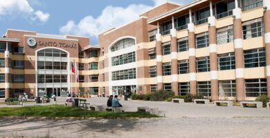 que carreras ofrece santo tomas en la serena