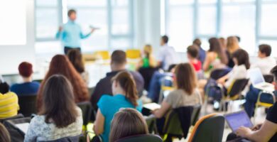 que colegios tienen pocos alumnos por curso en santiago