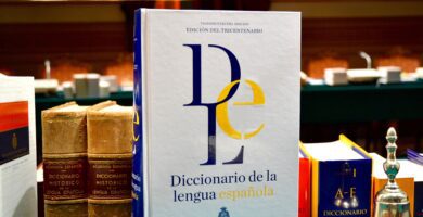 que es el diccionario de sinonimos de la real academia espanola