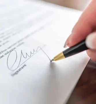 ¿Quién firma la escritura de una casa? 3 quien firma la escritura de una casa